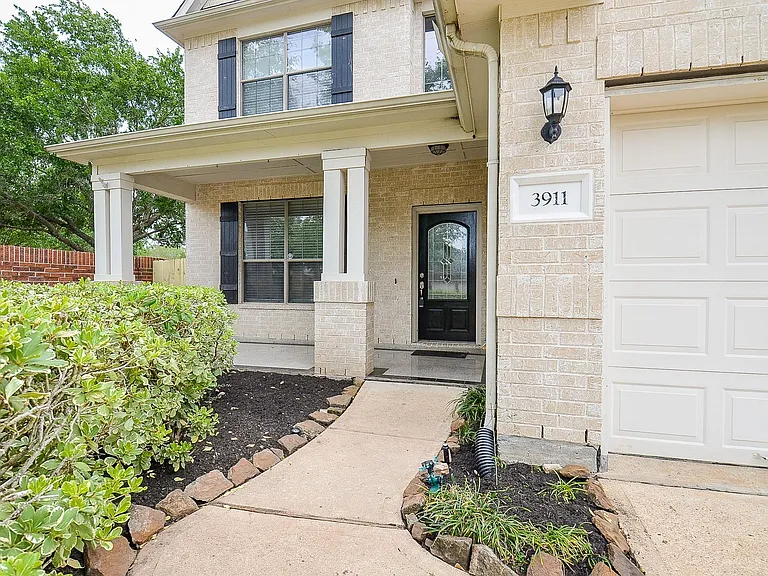 3911 Fallsbrook Ct — Photo 2