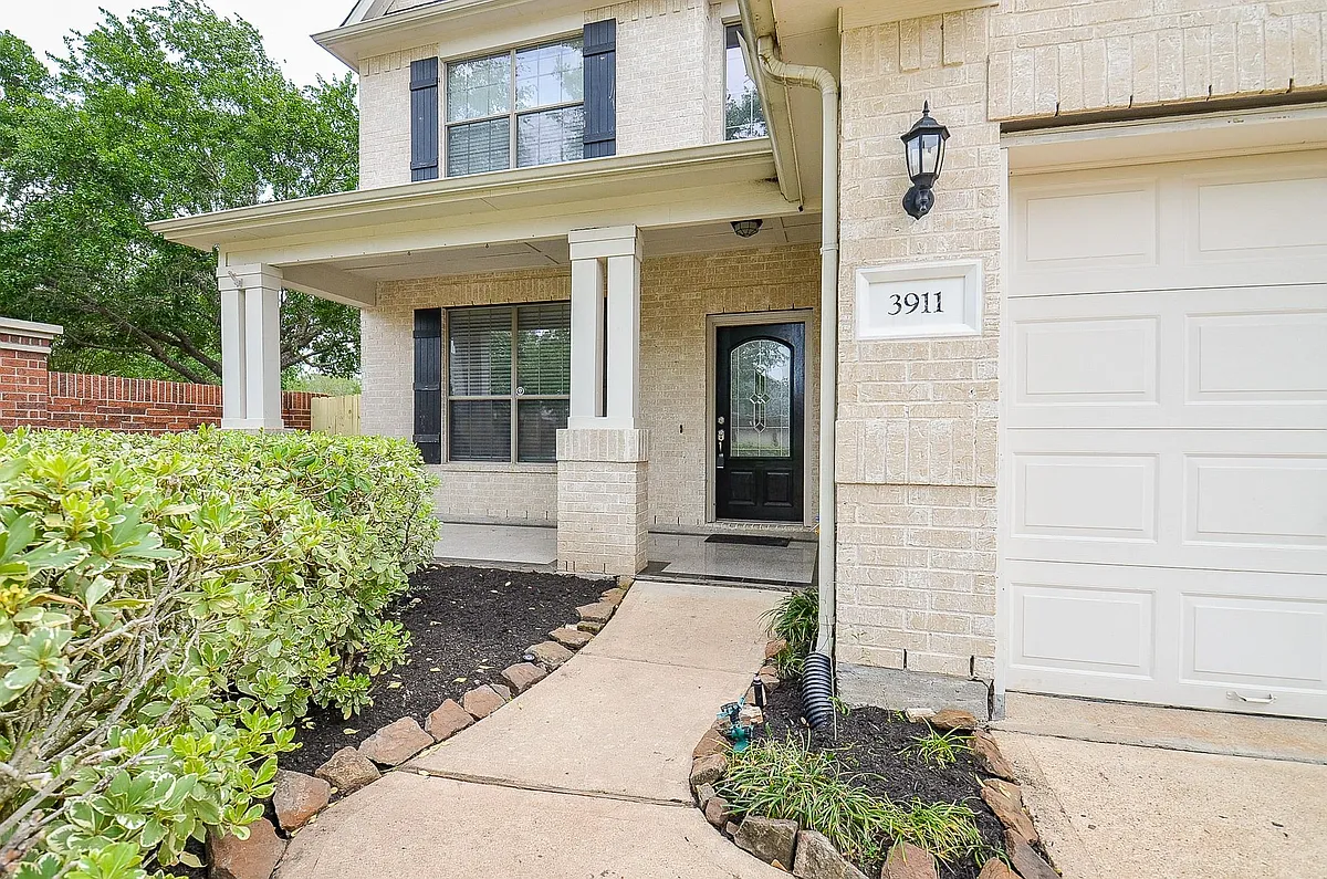 Building Photo - 3911 Fallsbrook Ct