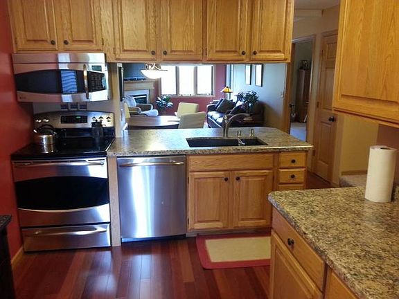 5th image of 968 Oconomowoc Pkwy