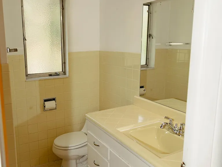 1586 E Blaine Ave — Photo 15