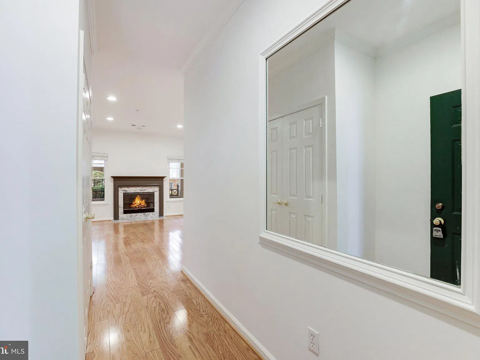 Oak Park Condo At Reston — Photo 3