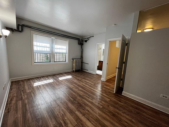 3rd image of 2320 N Commonwealth Ave #A
