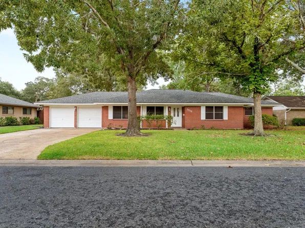 1317 Wallace St, El Campo, TX 77437