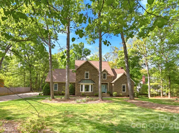 8200 Asheley Glen Dr, Mint Hill, NC 28227