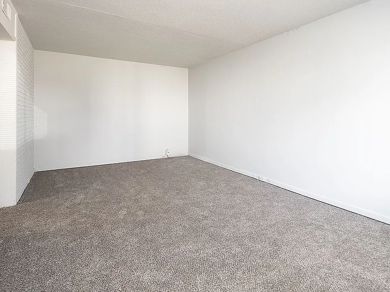 Lynnwood Garden Apartments — Photo 51