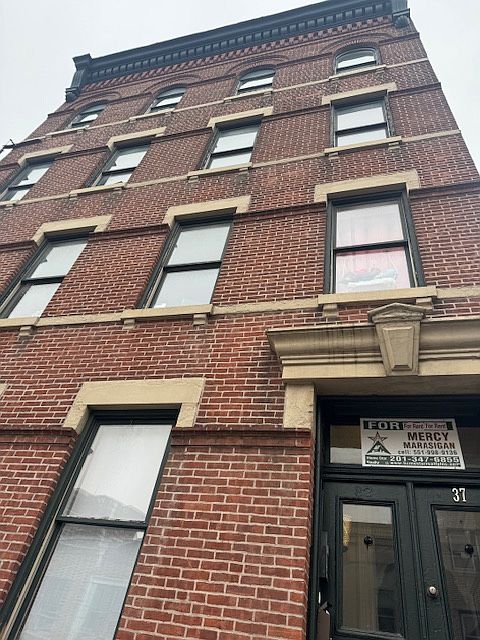 1st image of 37 Mercer St Floor 3