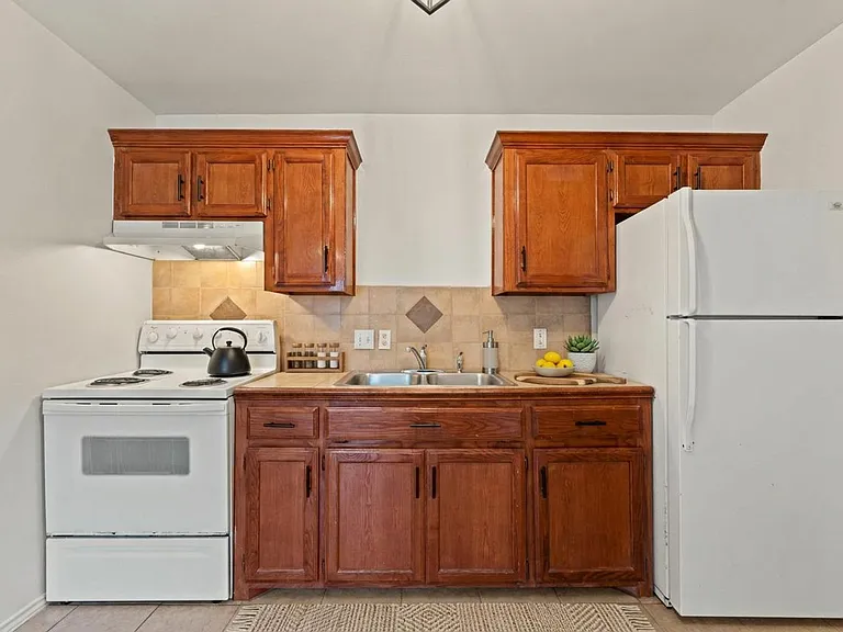 Gardenia Apartments — Photo 2