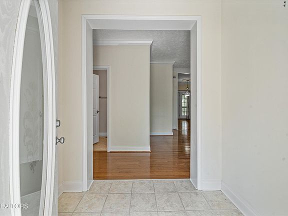 4th image of 102 Chaloni Ln
