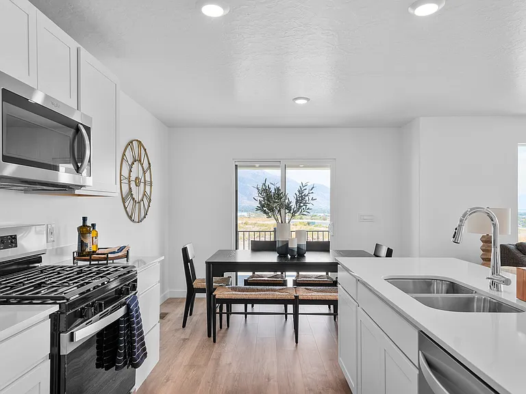 172 E Glencoe Dr — Photo 4