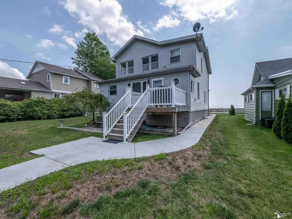 2912 Lakeshore Dr, Monroe, MI 48162