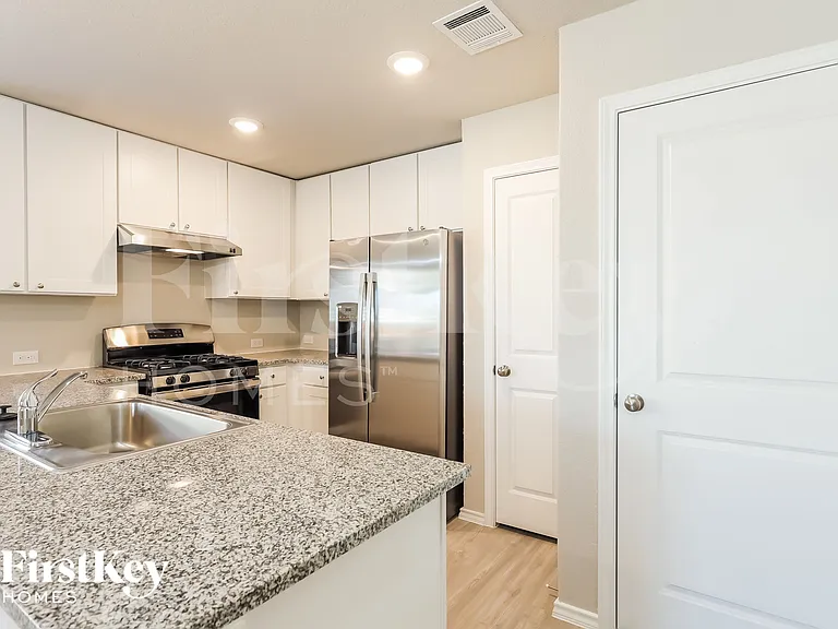 10719 Prusiner Dr — Photo 6
