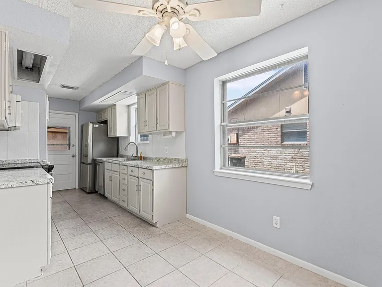 11914 Meadowtrail Ln — Photo 10