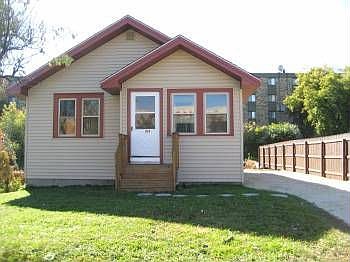 1st image of 104 Larpenteur Ave W