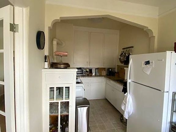 4th image of 2240 Bay St APT 302