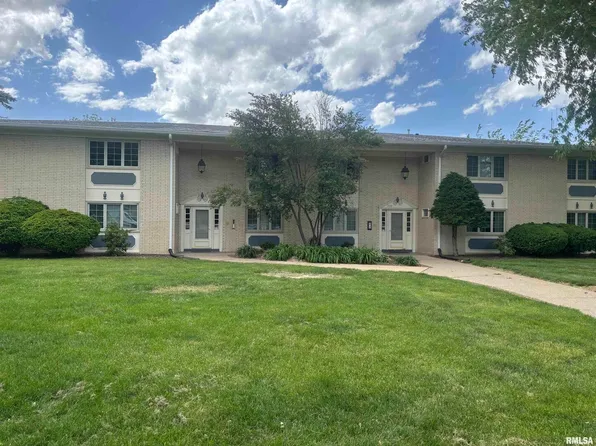 920 17th St APT 28, Moline, IL 61265