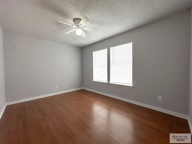 1013 Champlain Dr — Photo 12