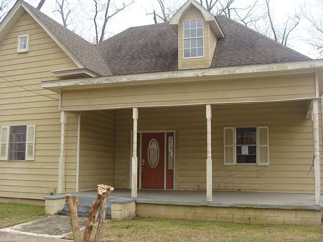 1st image of 224 Kelly Ave