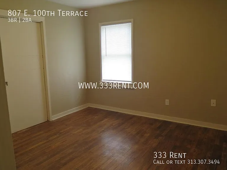 807 E 100th Ter — Photo 9
