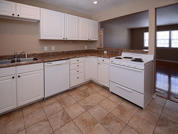 3rd image of 3024 S 107th Ave APT B