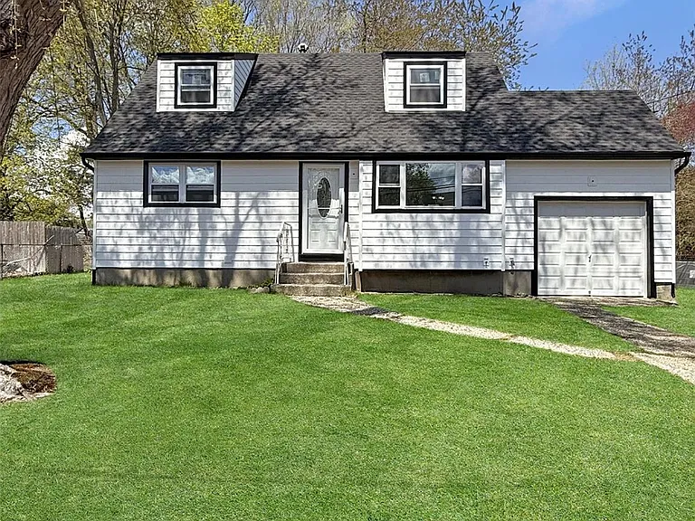 13 Winston Ln — Photo 1
