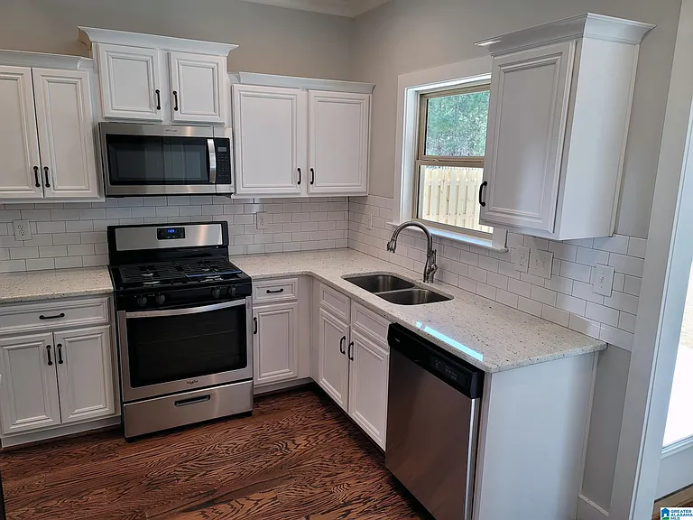 400 Hamilton Pl — Photo 8