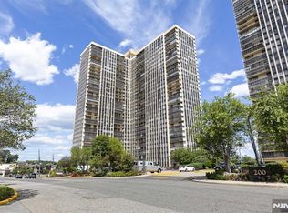 300 Winston Dr APT 1521, Cliffside Park, NJ 07010
