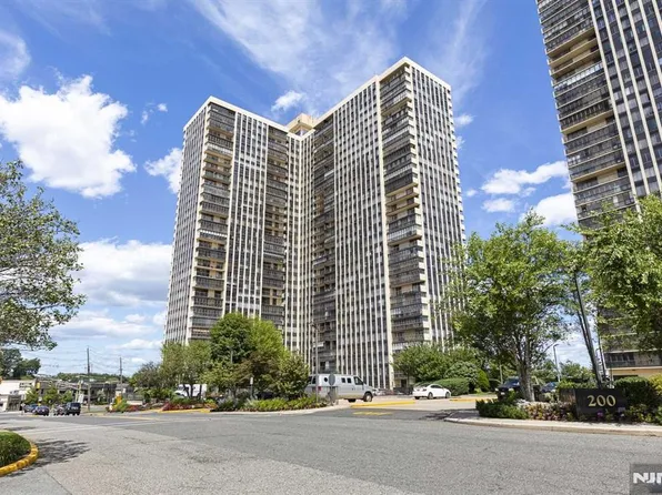 300 Winston Dr APT 1521, Cliffside Park, NJ 07010