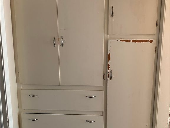 5th image of 214 S Arrington Dr