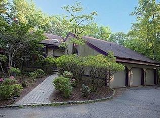 31 Twinbrooks Trl, Chester, NJ 07930