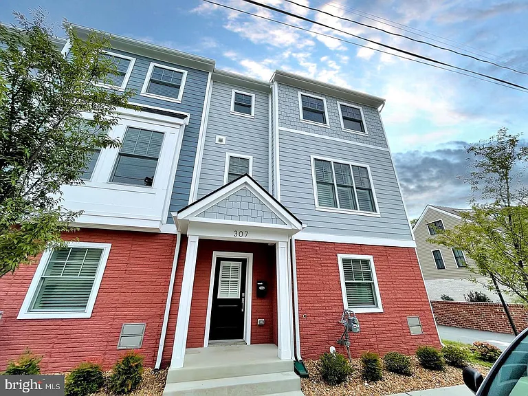 307 Charles St — Photo 1