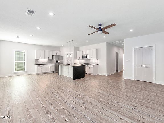 3rd image of 56 Kingston Creek Dr