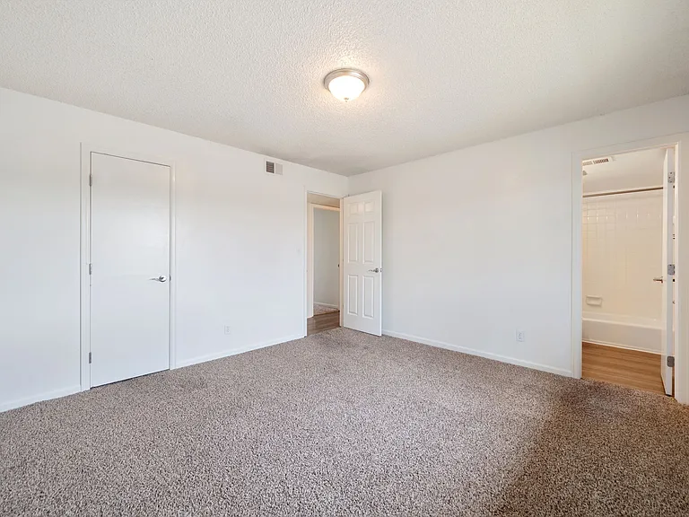 Lakemont Apartments — Photo 57