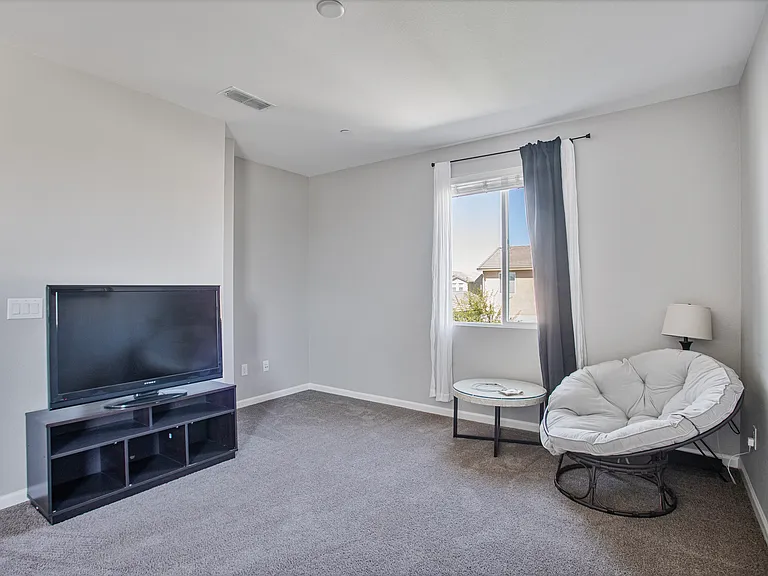419 Daffodil Dr #2 — Photo 21