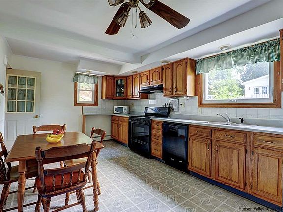 3rd image of 24 Woodside Pl