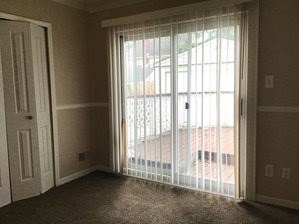 21816 Rosedale St, Saint Clair Shores, MI 48080