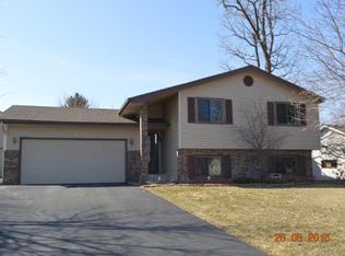 1931 Covington Ln, Eagan, MN 55122