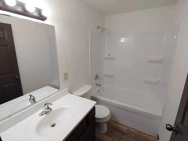 317-319 Bathroom-shower_10162025