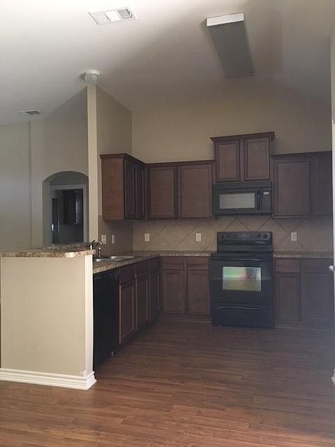 2nd image of 2224 Pinnacle Cir