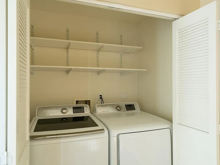 In-unit laundry (floor 3)