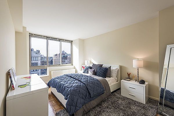 1st image of 100 W 26th St APT 4B