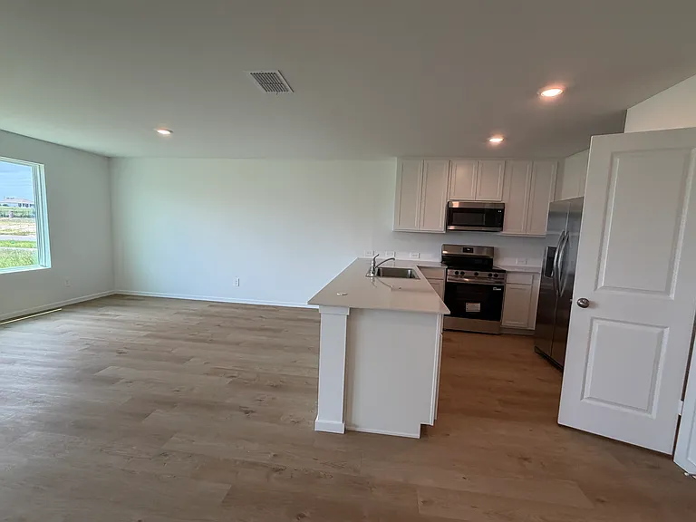 323 Nola Ln — Photo 9