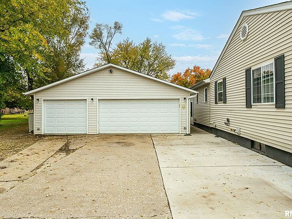 3rd image of 3802 Morton Dr