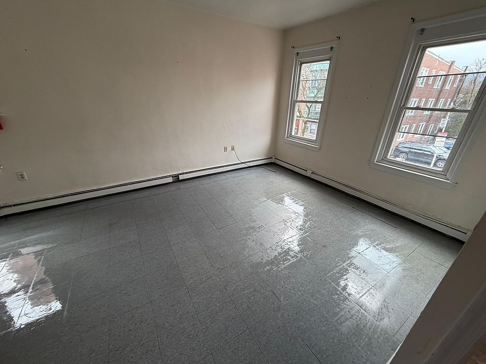 2nd image of 417 W Marshall St APT 2
