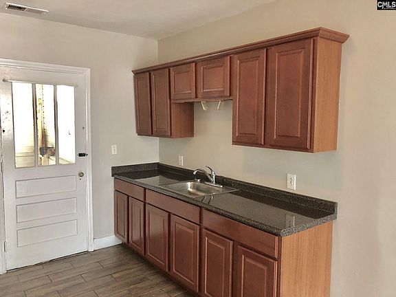 3rd image of 934 Woodlawn Ave