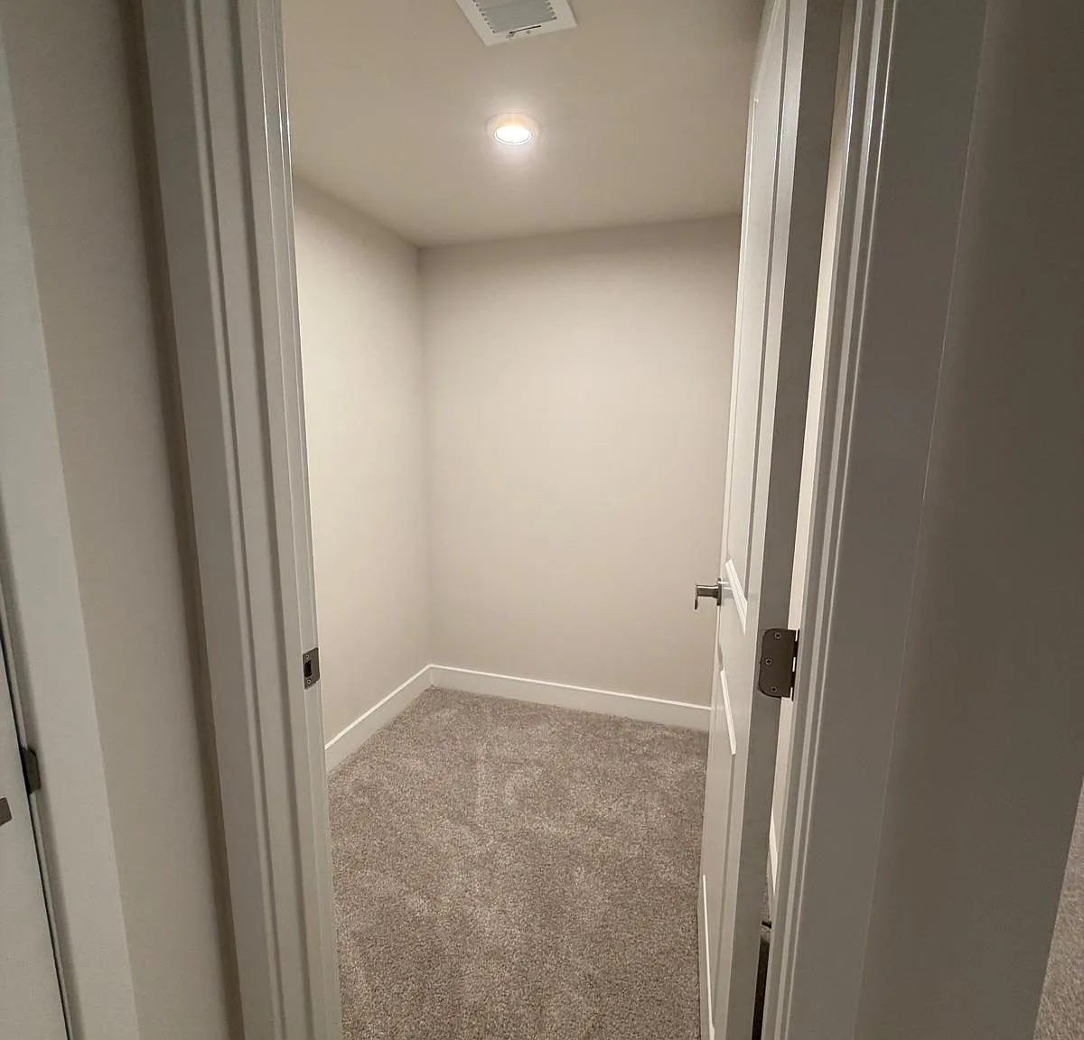 3 bed, 2.5 bath, 2200 sqft, $4,200 — Photo 4