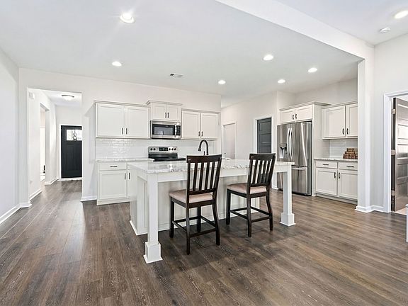 3rd image of 1025 Sawyer Dr