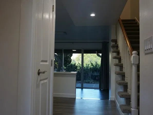10226 Alpine Dr APT 1, Cupertino, CA 95014