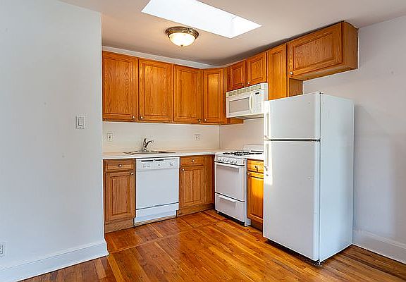 3rd image of 859 President St #5F