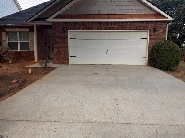 221 Polo Ln, Locust Grove, GA 30248