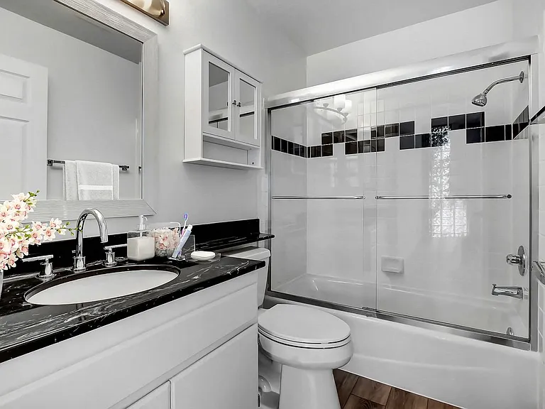 310 S. Swall Drive Apartments — Photo 11